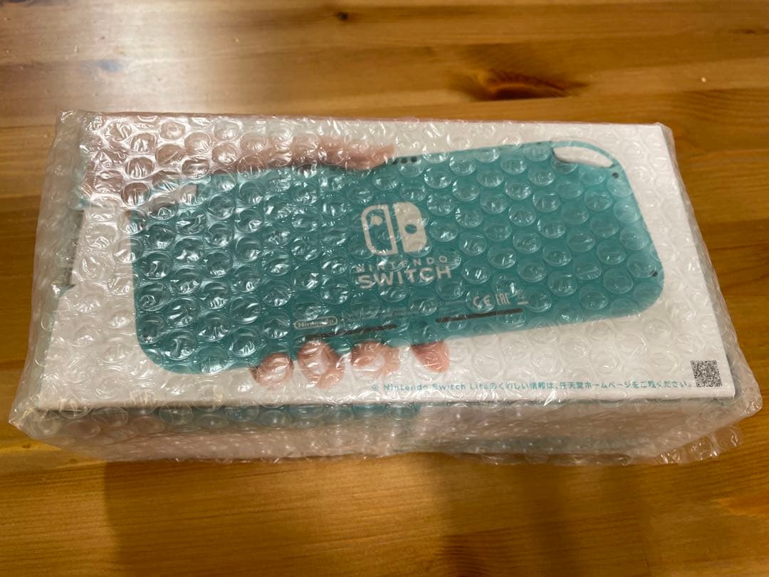 任天堂Switch light 未開封品