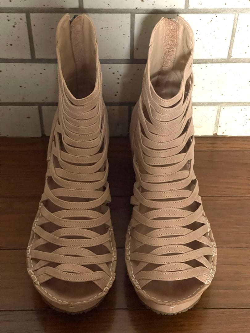 新品★ヒナデイグリーン 厚底 グラディエーター レザーサンダル （ベージュ）