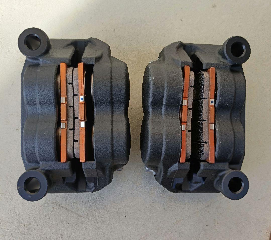 ホンダCBR650フロントブレーキキャリパーとパッドセット