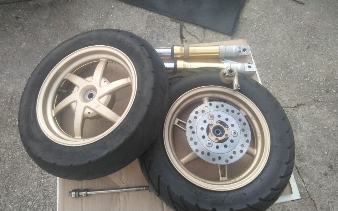 ライブディオZX 前後金ホイールとフロントフォーク　美品