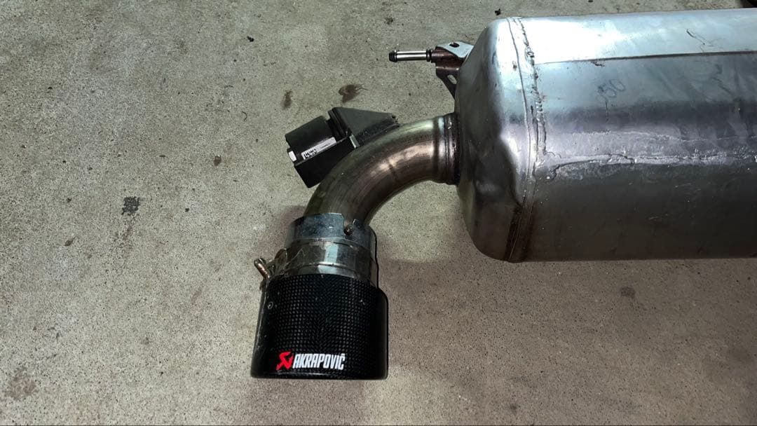 GRスープラ　純正マフラー　中抜き加工