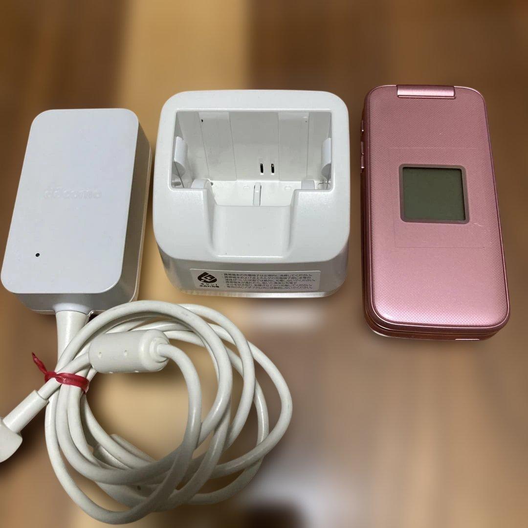 docomo F-02J ピンク 携帯電話 本体 中古