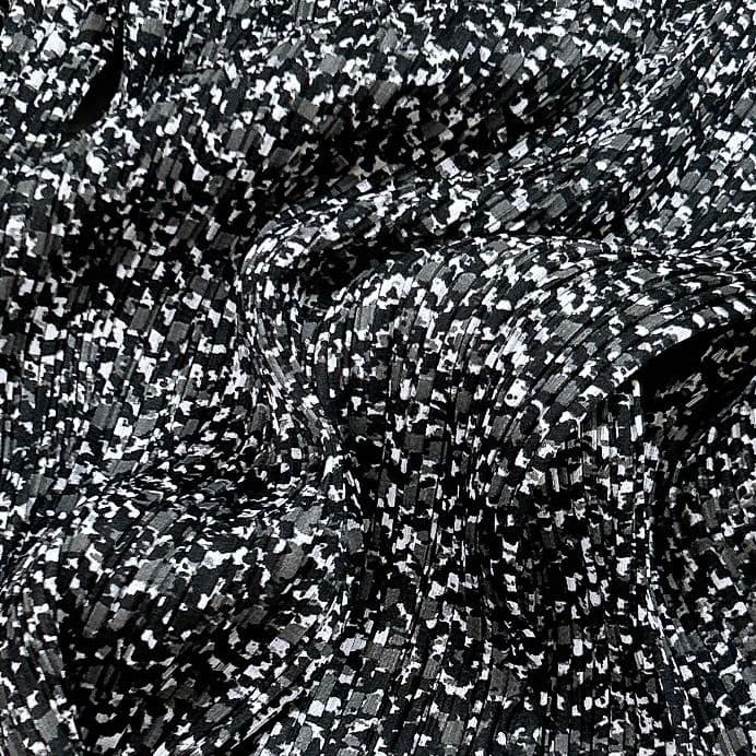 【美品】プリーツプリーズ 総柄ハイネックカットソー モノトーン イッセイミヤケ