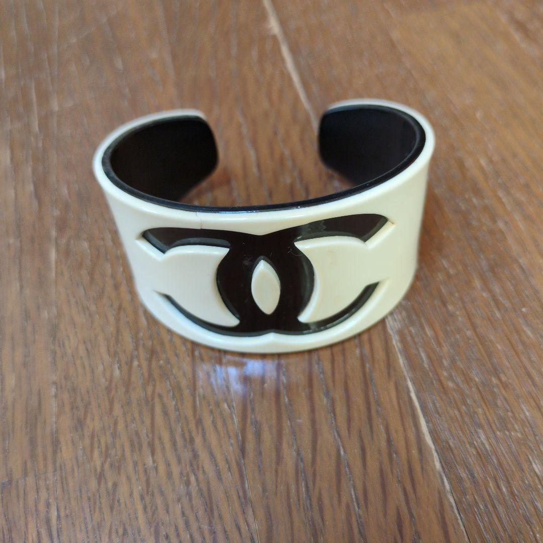 CHANEL バングル ホワイト/ブラックノベルティ