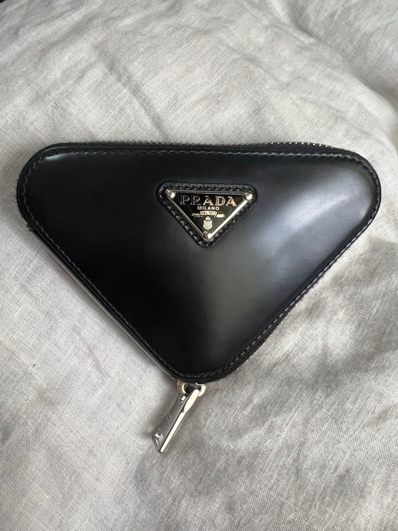 【極美品】PRADA 三角形ケース ブラック　ショルダーバッグ　ポーチ