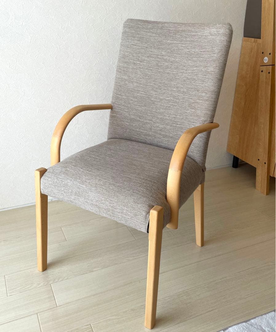 hoco●ニトリ●北欧レトロ　天然木製ダイニングチェア肘付き　1脚