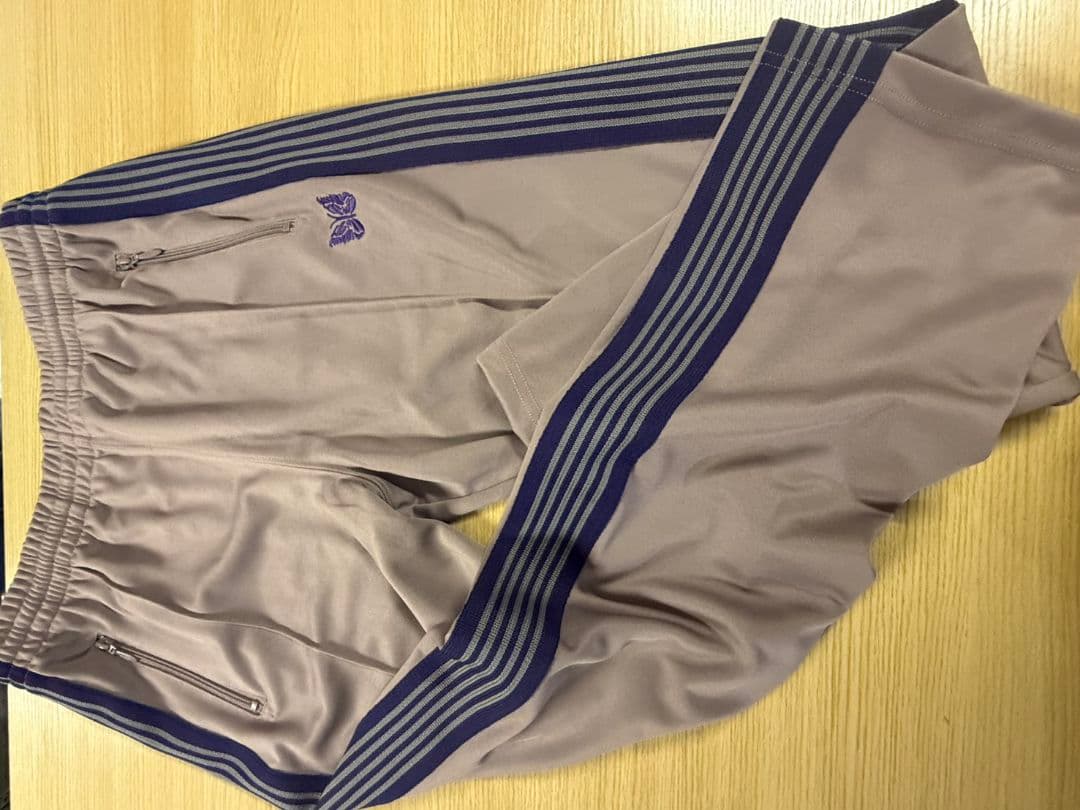 ニードルス　ベージュ ネイビーストライプ パンツ