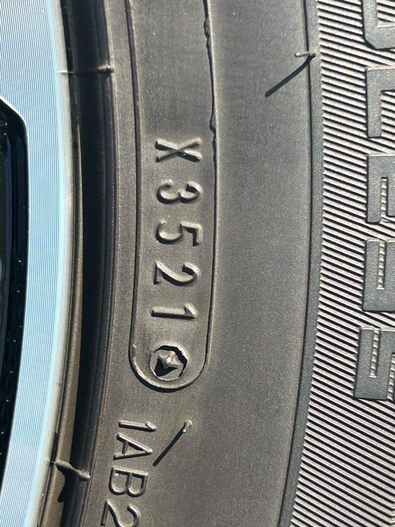 美品送料込　アルミ付スタッドレスタイヤ４本　黒ナット付225/65-17 SUV