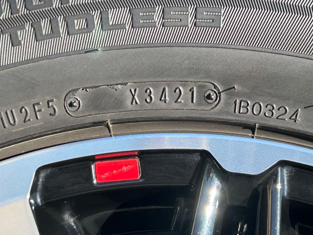 美品送料込　アルミ付スタッドレスタイヤ４本　黒ナット付225/65-17 SUV