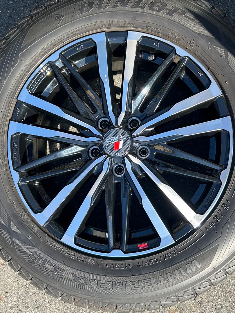 美品送料込　アルミ付スタッドレスタイヤ４本　黒ナット付225/65-17 SUV