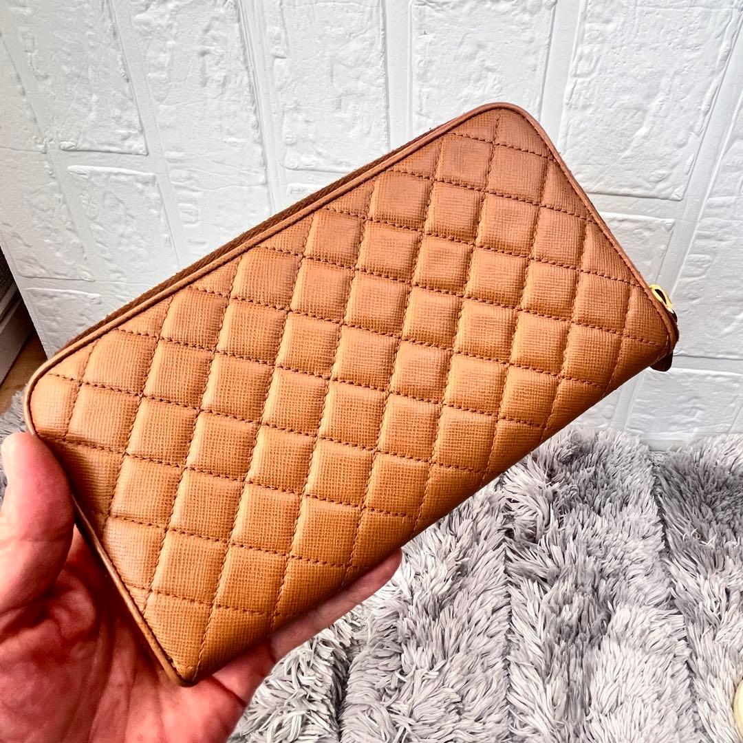 美品✨PRADA ラウンドファスナー　キルティング　長財布　メタルロゴ　キャメル