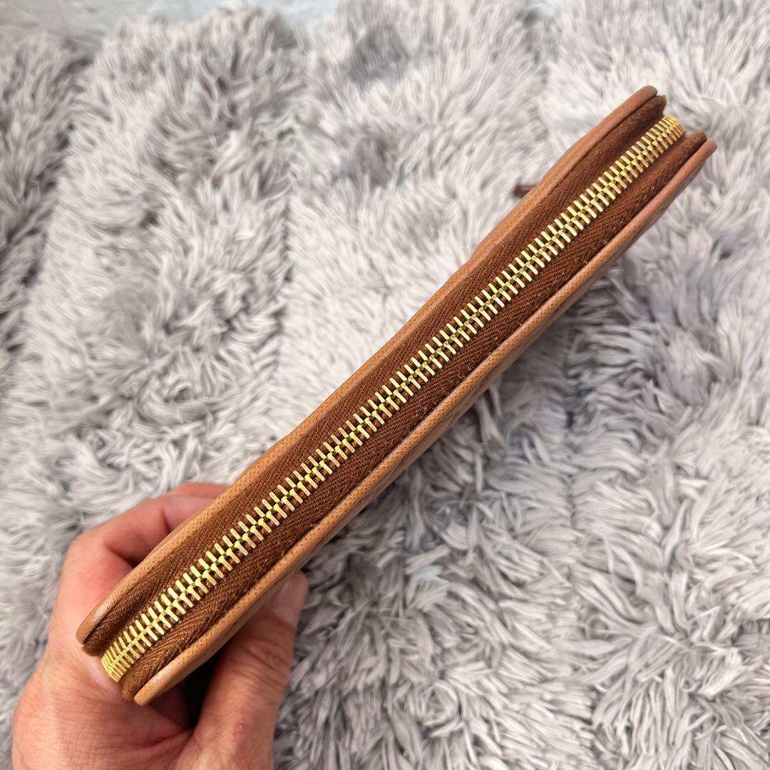 美品✨PRADA ラウンドファスナー　キルティング　長財布　メタルロゴ　キャメル