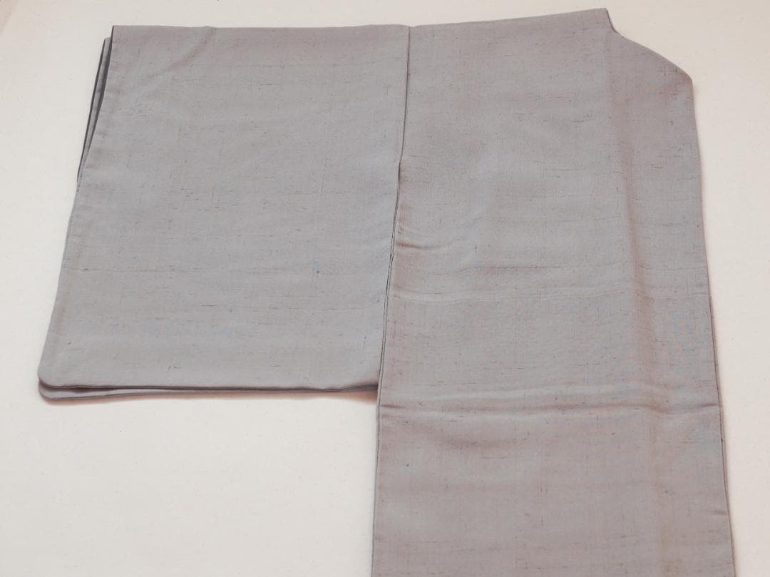 ペールグレーの上質な紬　佐伯武晴　作家物　正絹