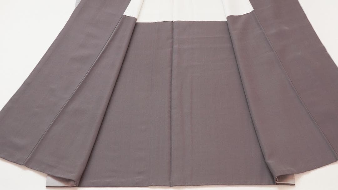 ペールグレーの上質な紬　佐伯武晴　作家物　正絹