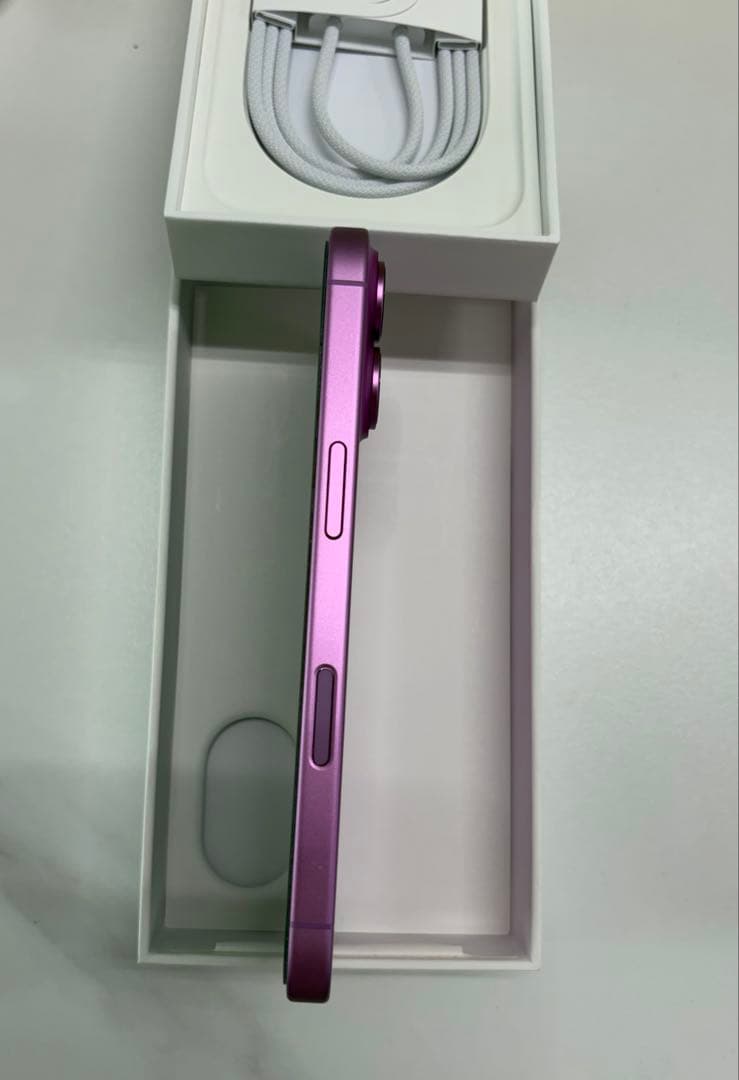 iPhone 16 SIMフリー　美品　iPhone16