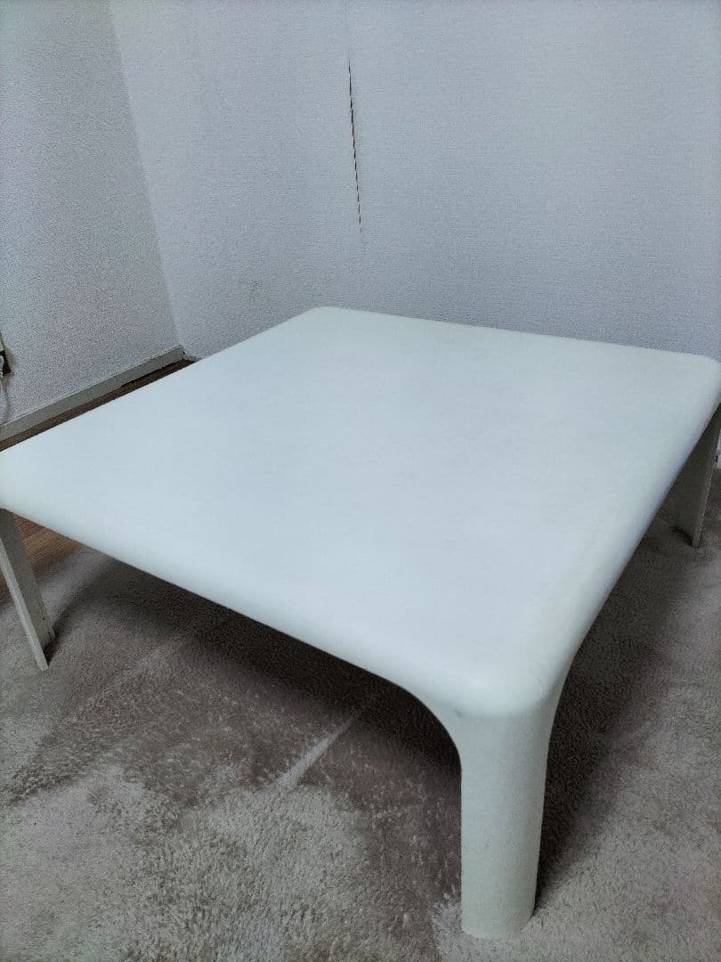 アルテミデ　ミラノ　コーヒーテーブル