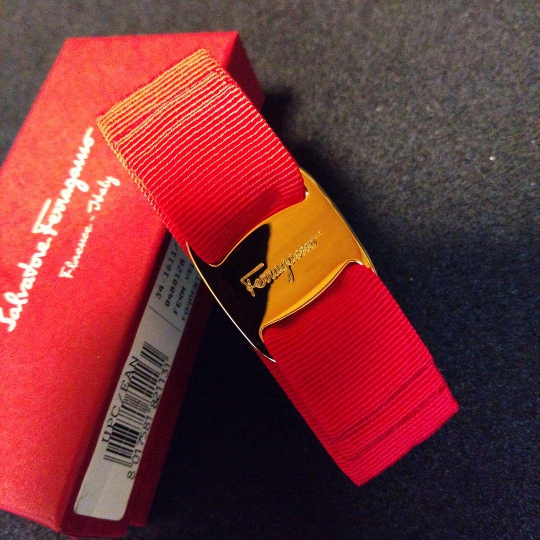 【サルヴァトーレフェラガモ】Florence-Haly ヘアピン　レッドゴールド