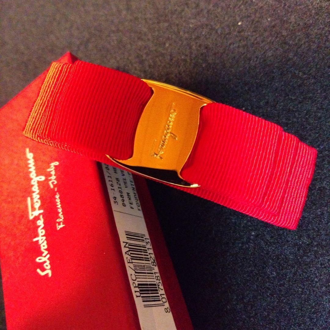 【サルヴァトーレフェラガモ】Florence-Haly ヘアピン　レッドゴールド