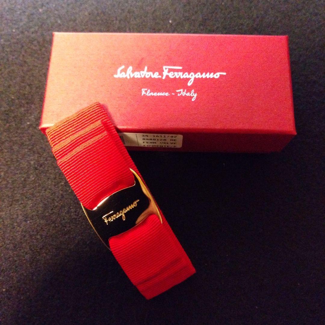 【サルヴァトーレフェラガモ】Florence-Haly ヘアピン　レッドゴールド