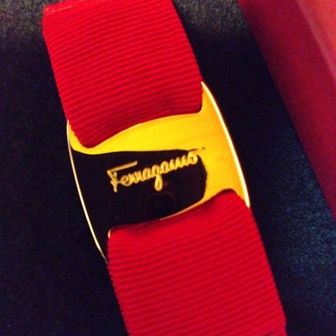 【サルヴァトーレフェラガモ】Florence-Haly ヘアピン　レッドゴールド