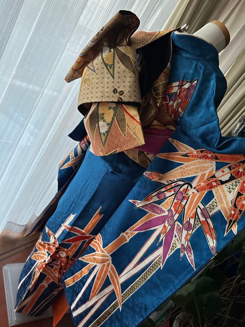 るう様専振袖フルセット ロイヤルブルー 竹笹模様 金駒刺繍