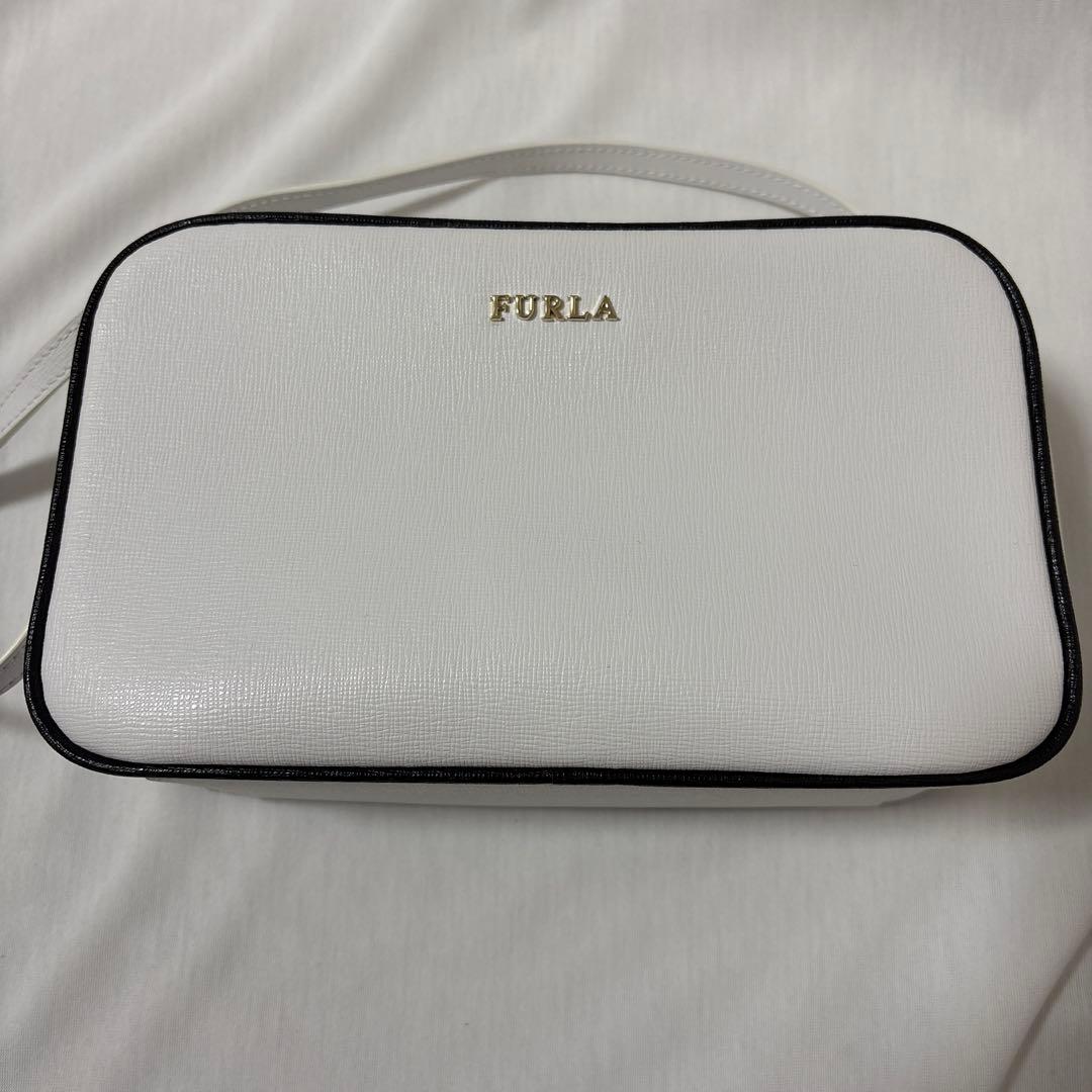 FURLA LILLI リリー　XLサイズ　ホワイト　ショルダーバック