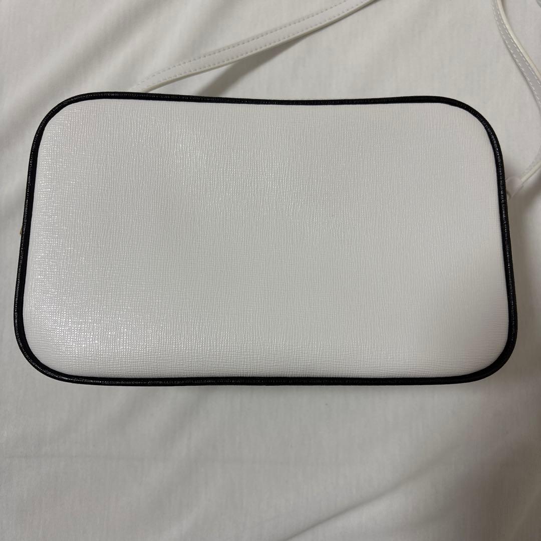 FURLA LILLI リリー　XLサイズ　ホワイト　ショルダーバック