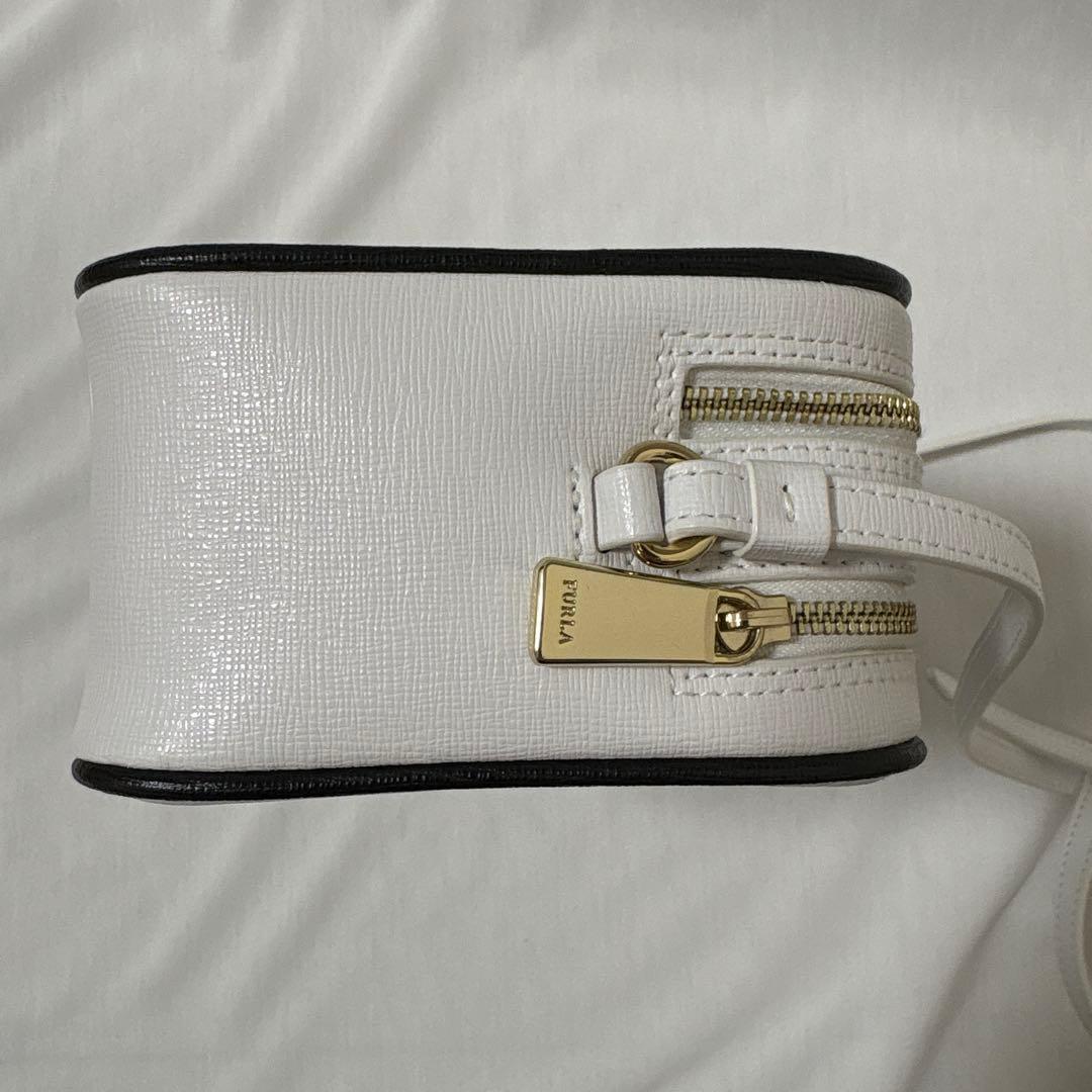 FURLA LILLI リリー　XLサイズ　ホワイト　ショルダーバック