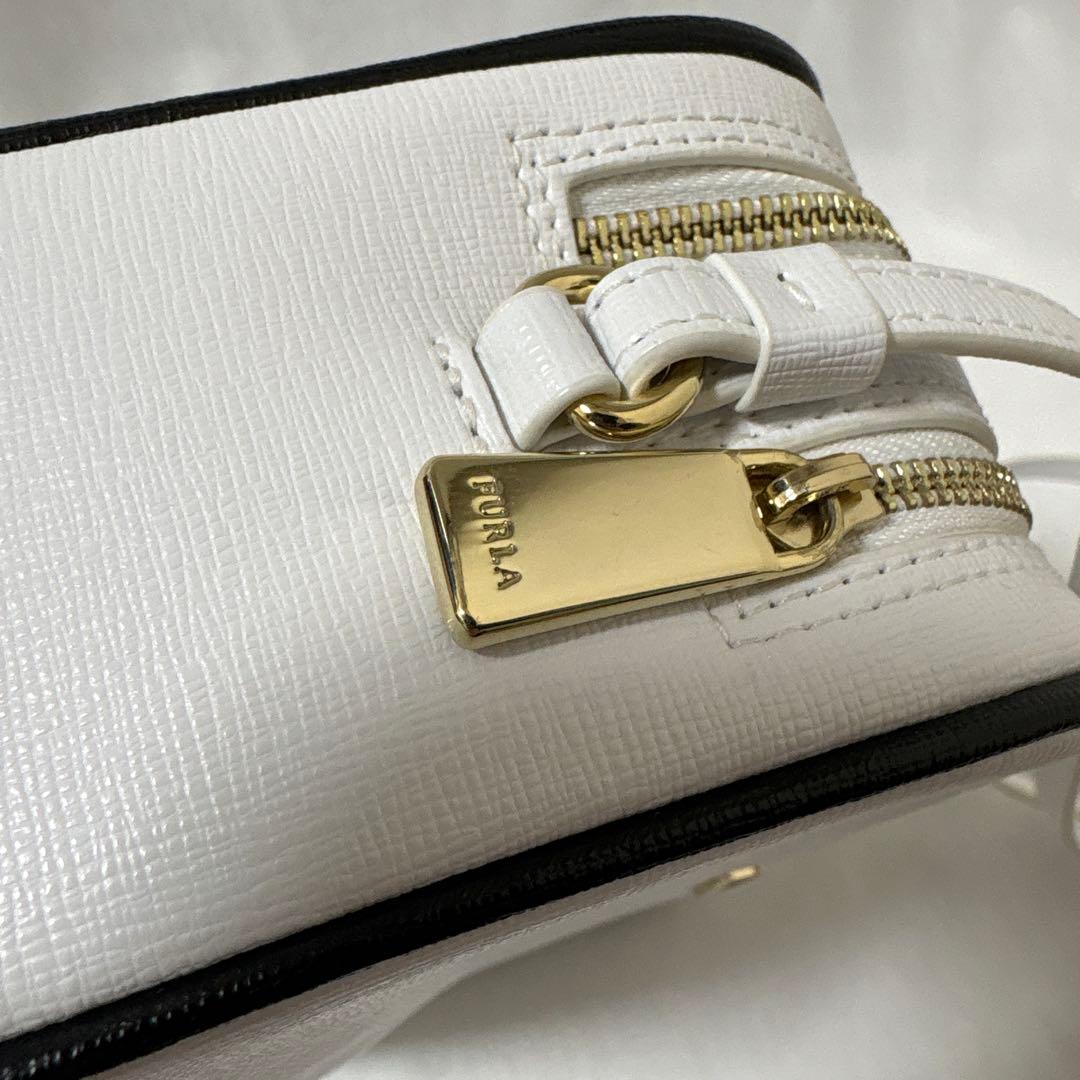 FURLA LILLI リリー　XLサイズ　ホワイト　ショルダーバック