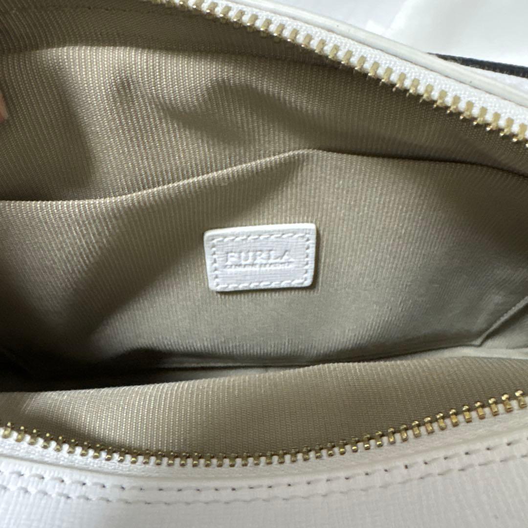 FURLA LILLI リリー　XLサイズ　ホワイト　ショルダーバック