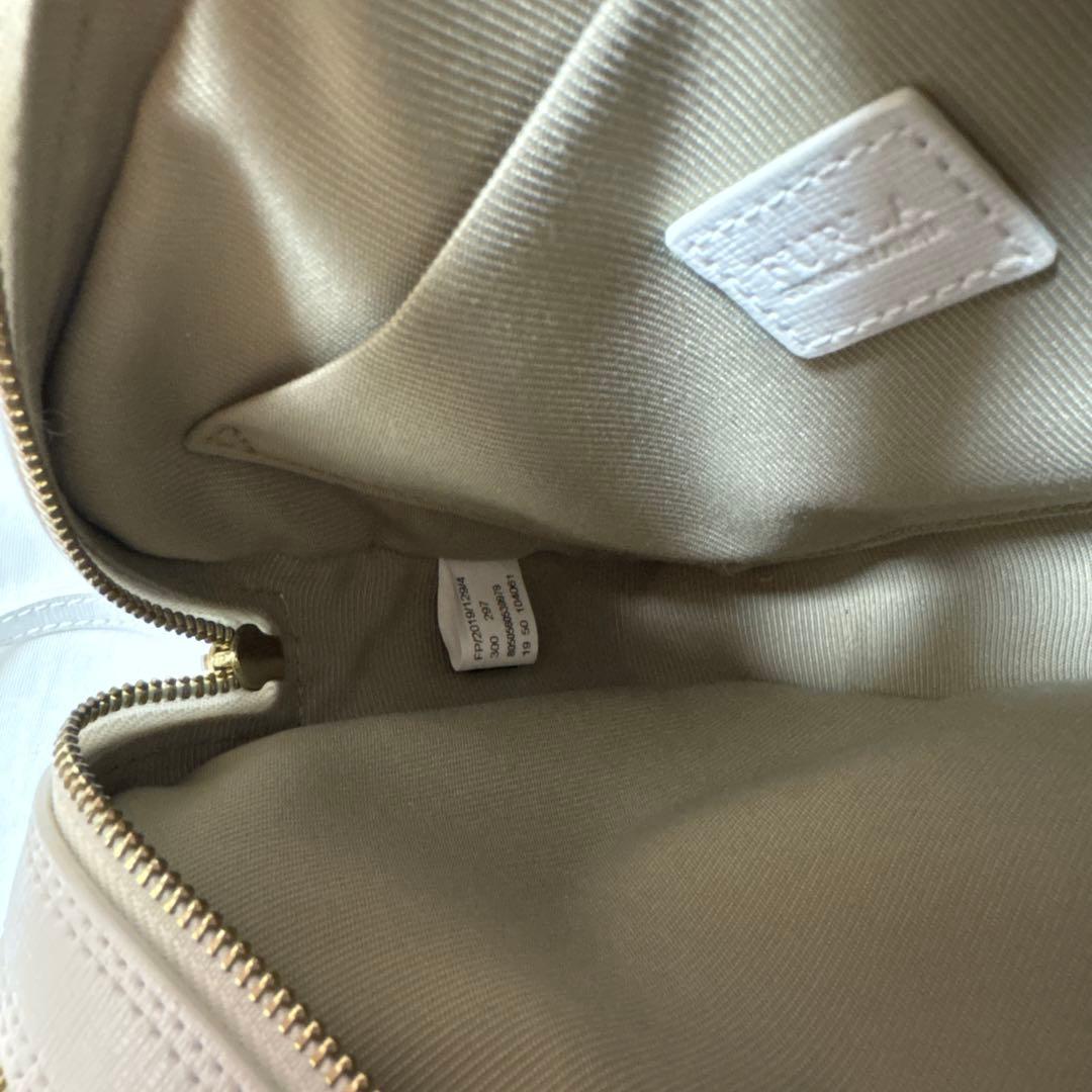 FURLA LILLI リリー　XLサイズ　ホワイト　ショルダーバック