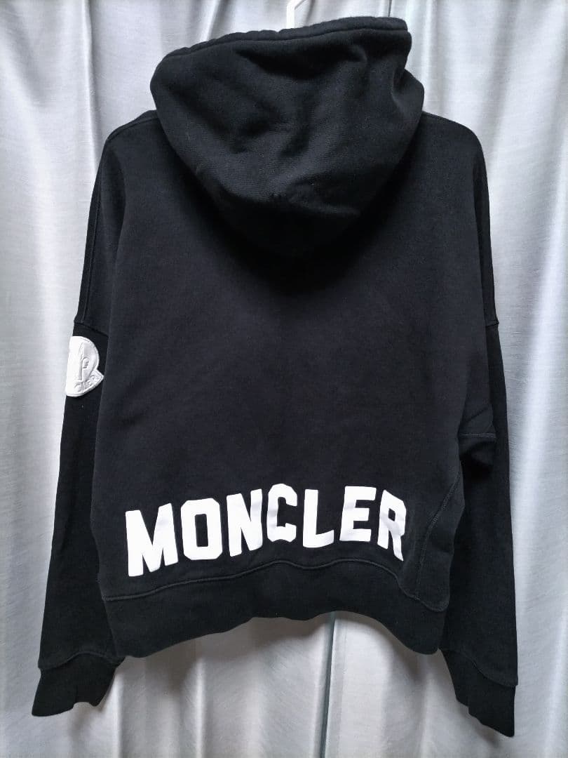 モンクレール　クロップド プルオーバー パーカー黒