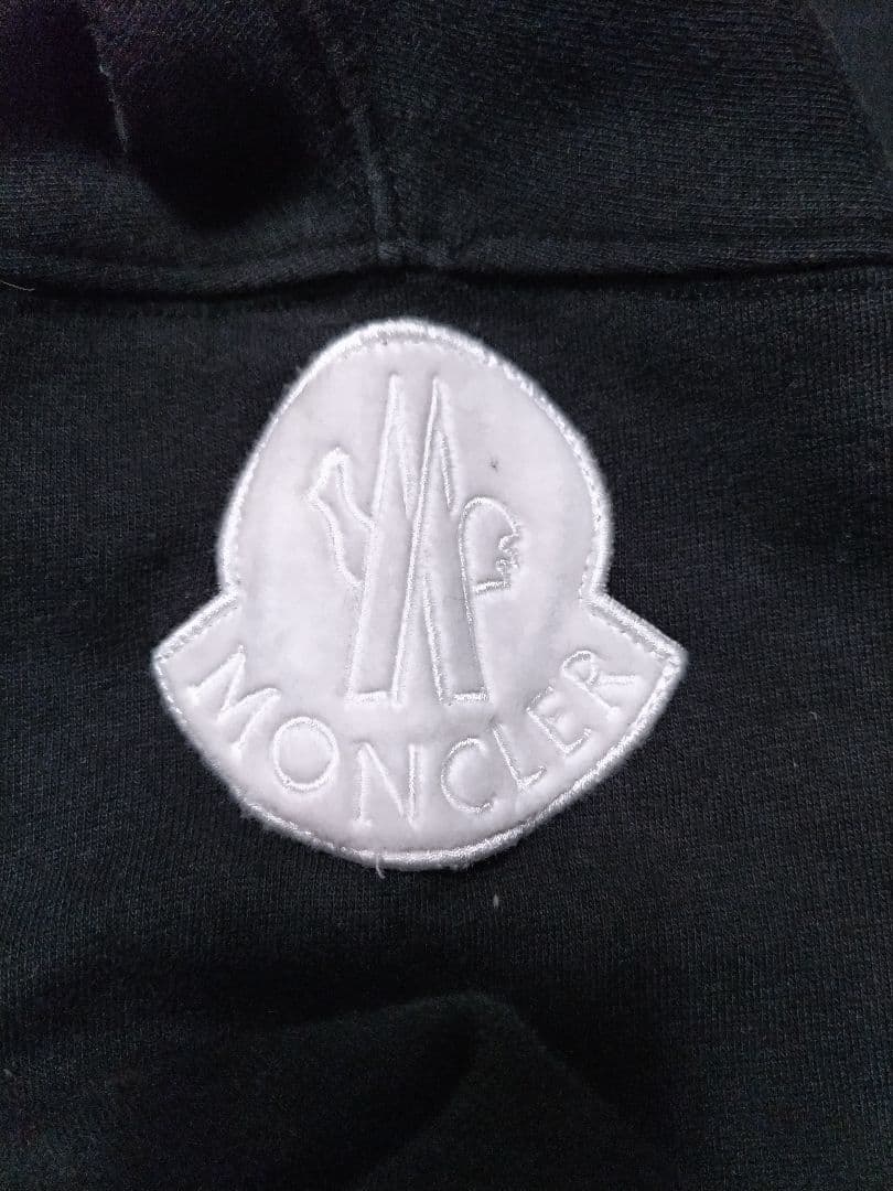 モンクレール　クロップド プルオーバー パーカー黒