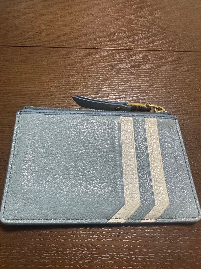 MIU MIU ライトブルー ケース