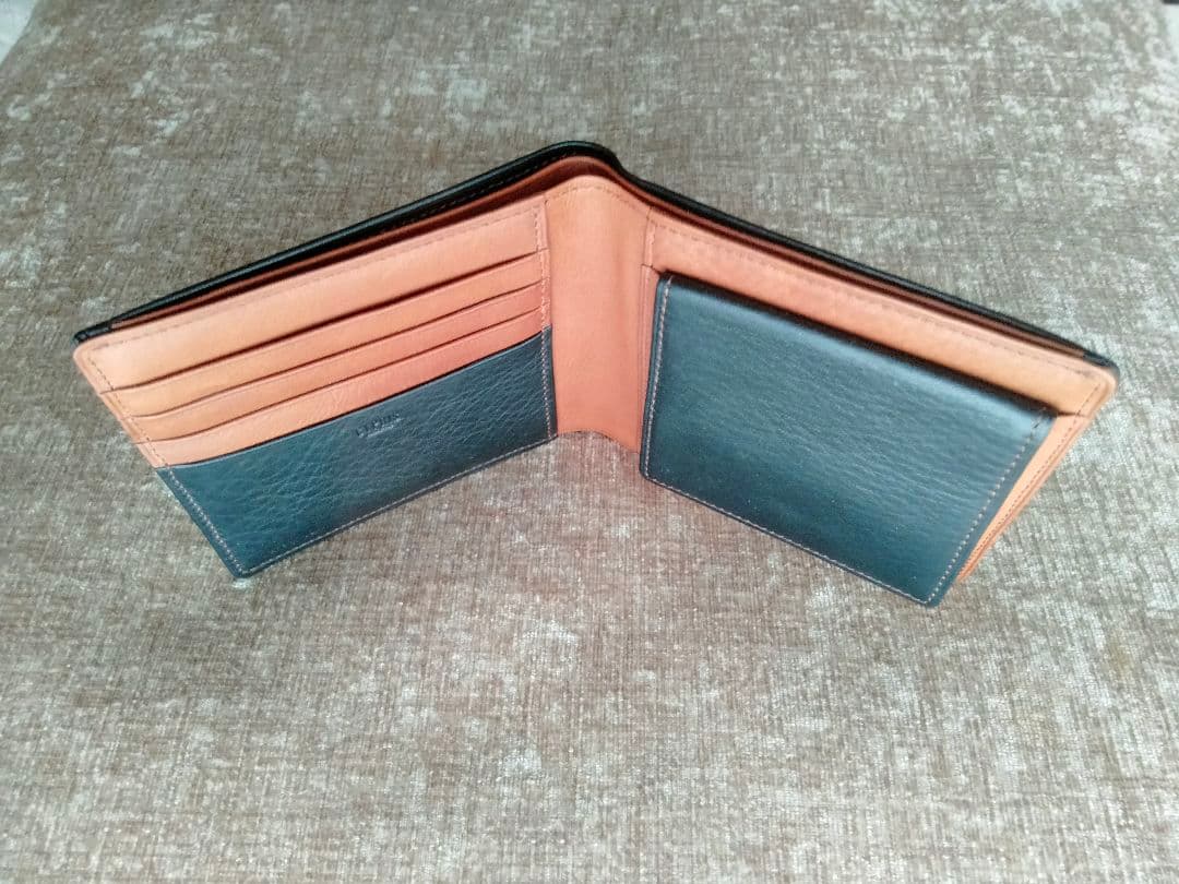 CYPRISシルキーキップ　ブラック　折財布　未使用