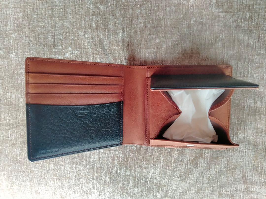 CYPRISシルキーキップ　ブラック　折財布　未使用