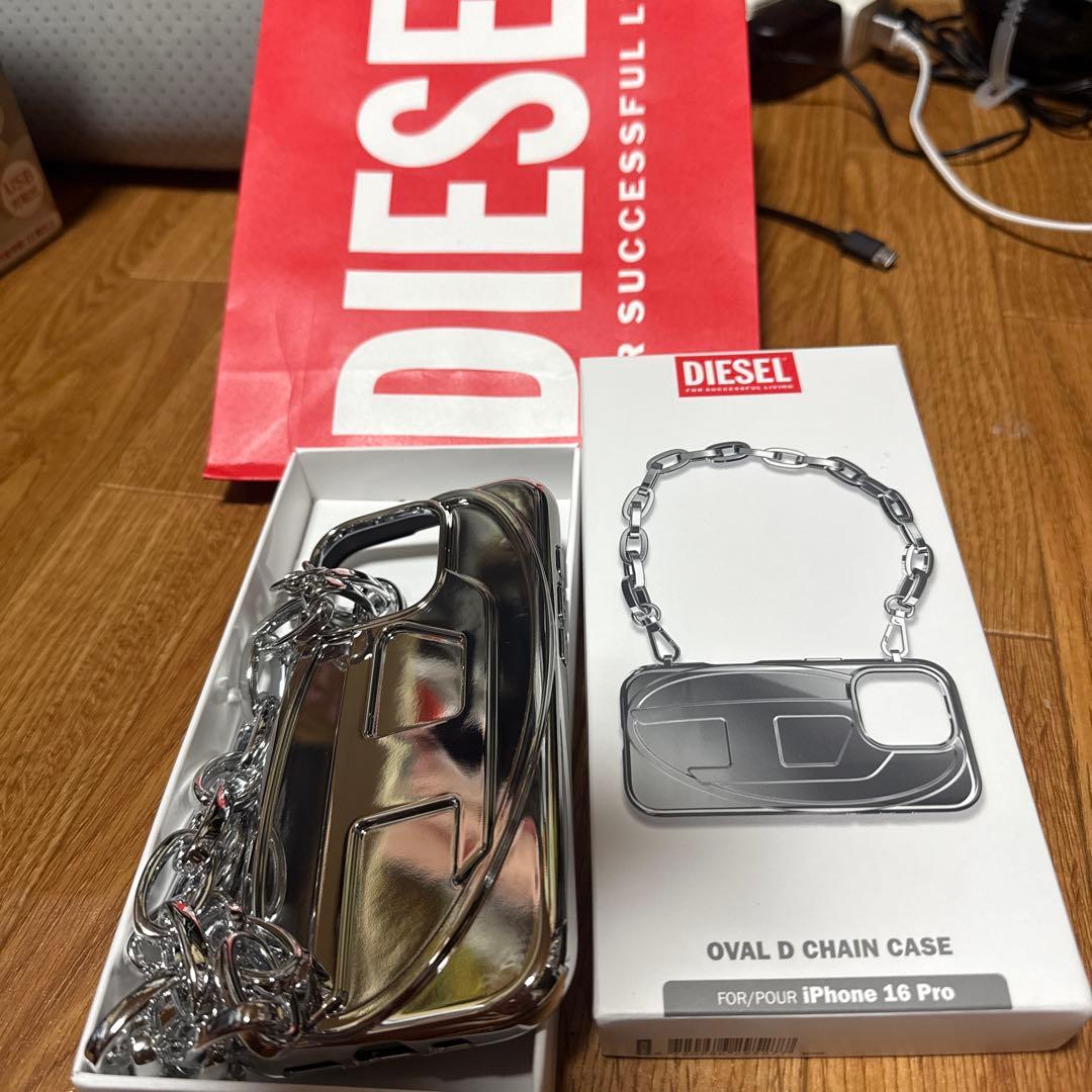 iPhoneアクセサリー DIESEL OVAL D CHAIN CASE iPhone 16 Pro