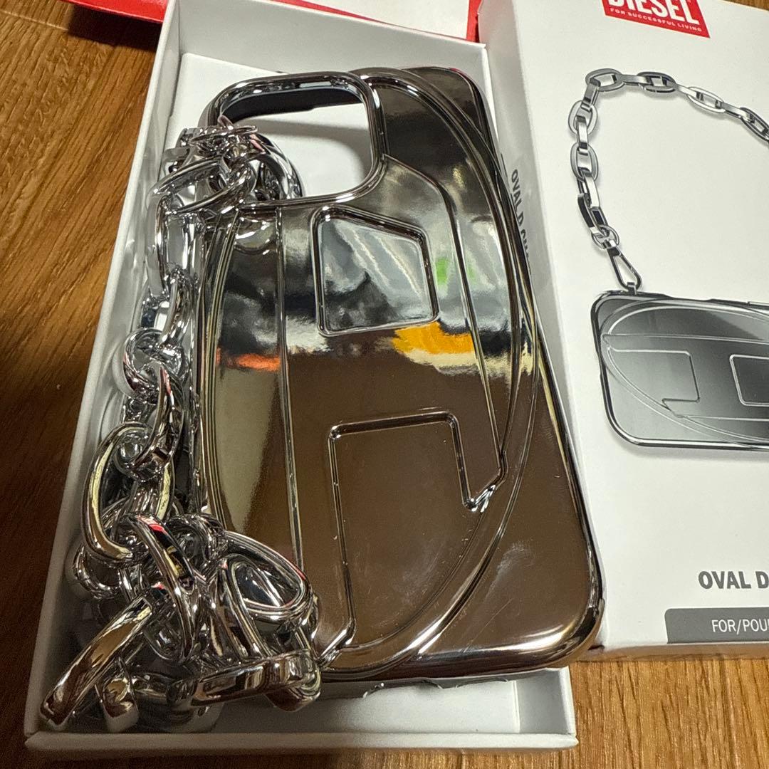 iPhoneアクセサリー DIESEL OVAL D CHAIN CASE iPhone 16 Pro