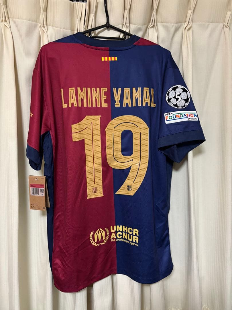 ラミンヤマル　バルセロナ　ユニフォーム