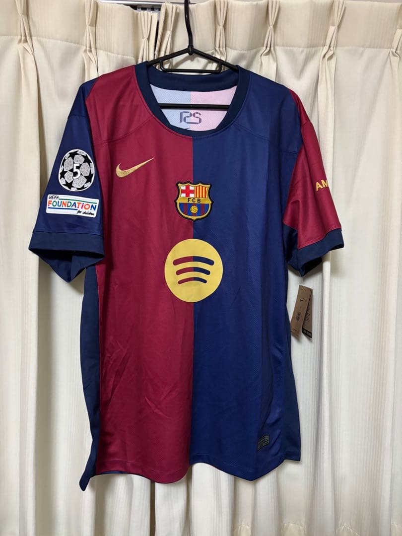 ラミンヤマル　バルセロナ　ユニフォーム