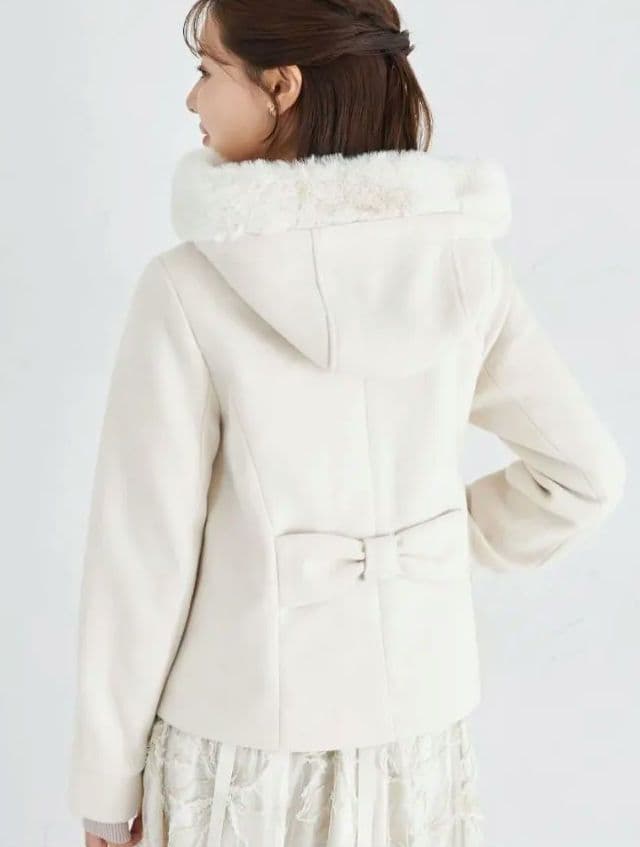 取り外し可能な２ＷＡＹファー付き後ろリボンショートコート　アイボリー