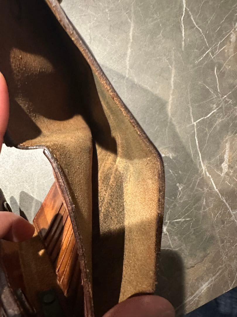 イタリアンダブルショルダーアンティーク加工ウォレット