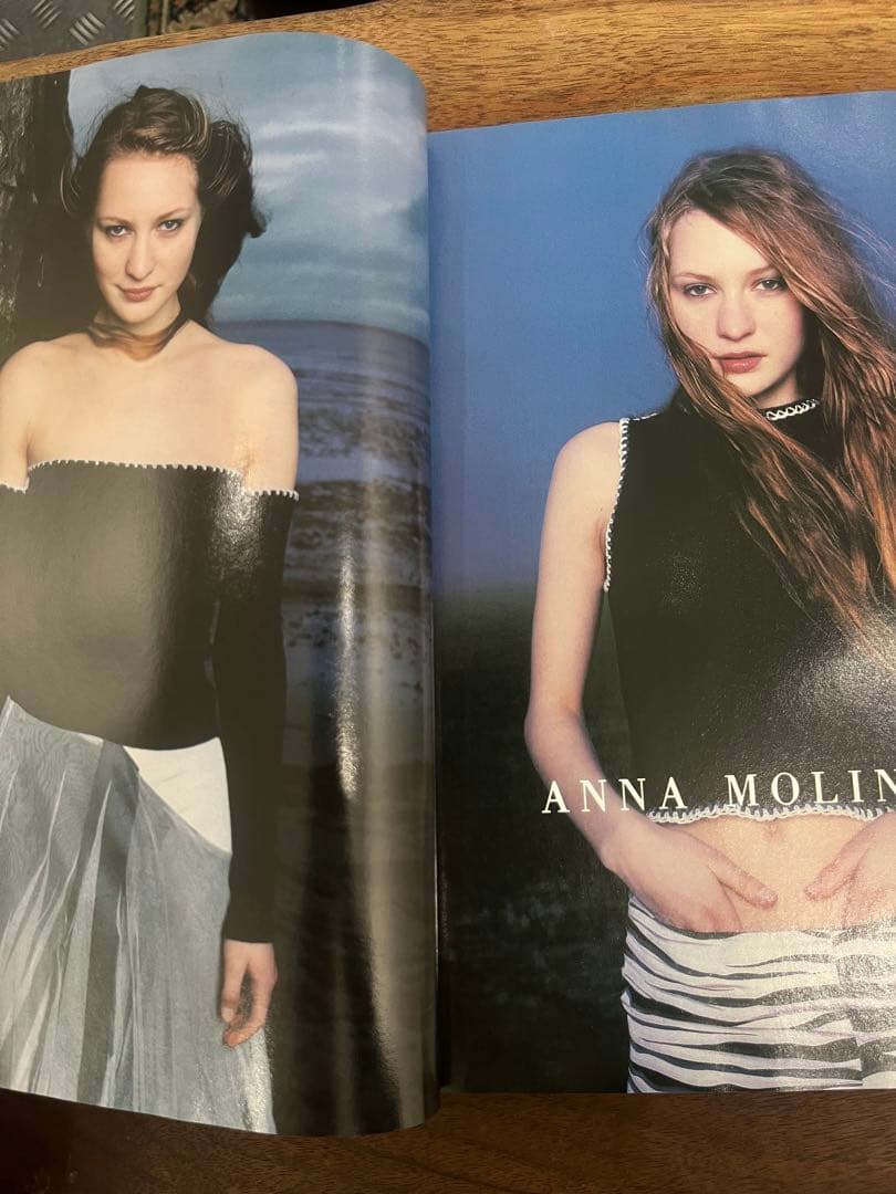 女性情報誌 Vogue Italia February 1999 colour issue