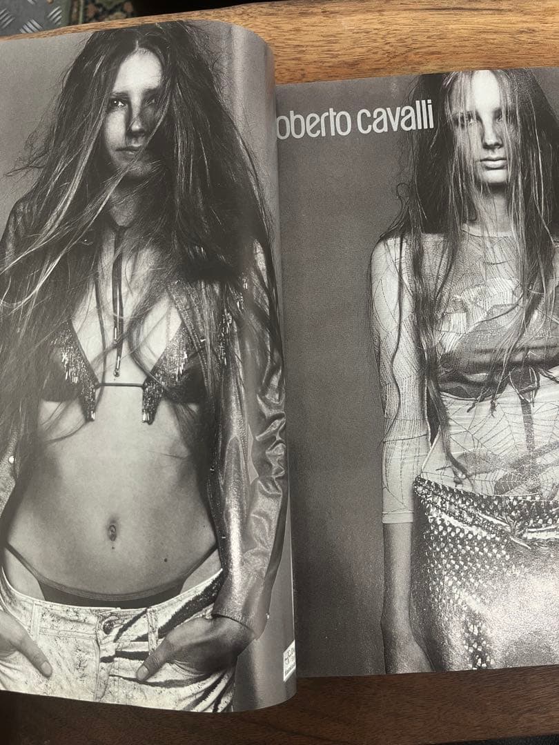 女性情報誌 Vogue Italia February 1999 colour issue