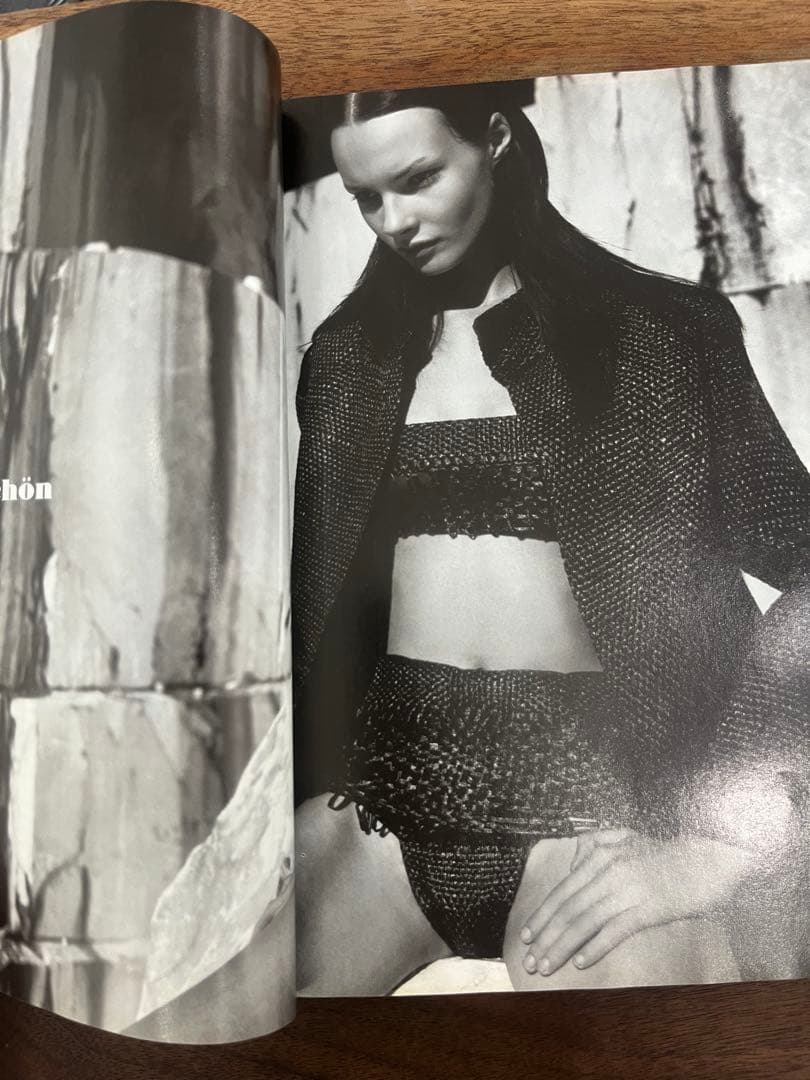 女性情報誌 Vogue Italia February 1999 colour issue