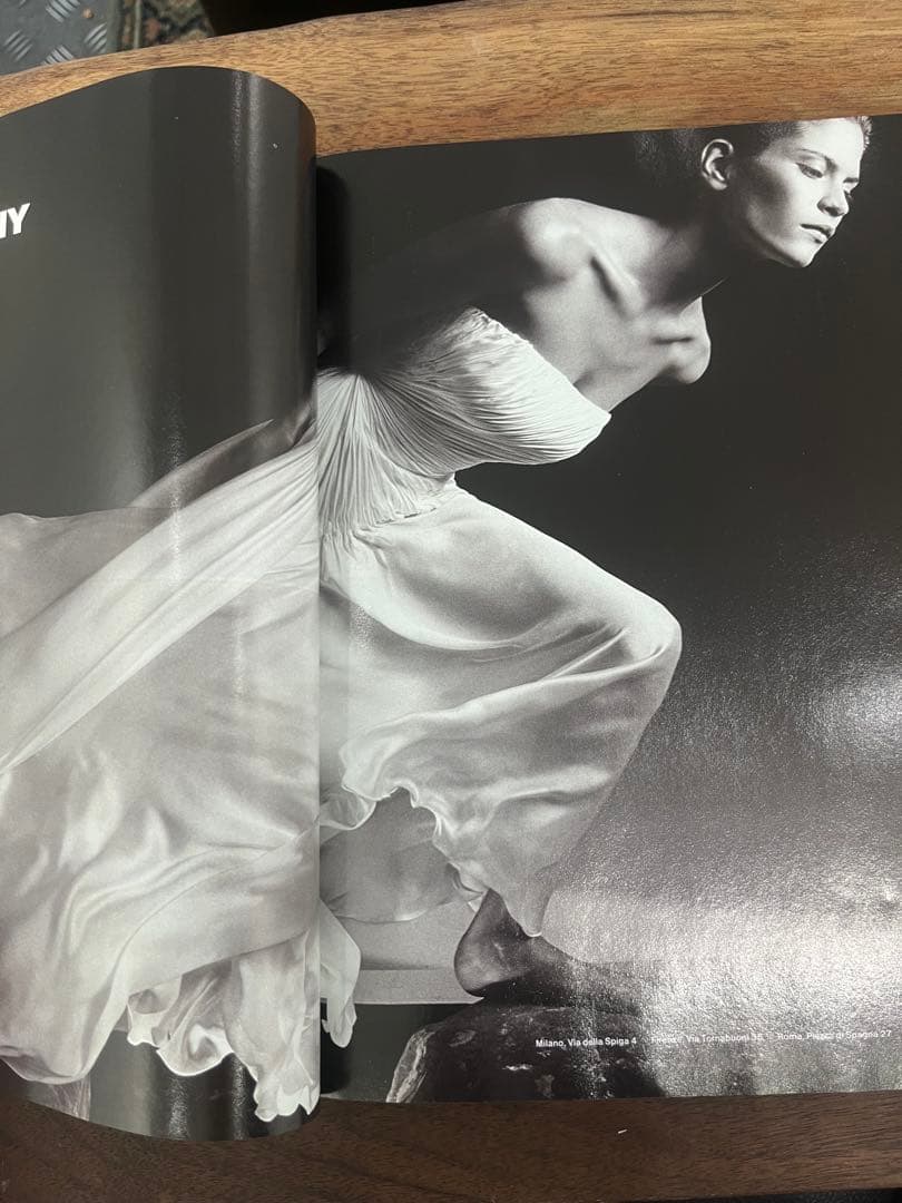 女性情報誌 Vogue Italia February 1999 colour issue