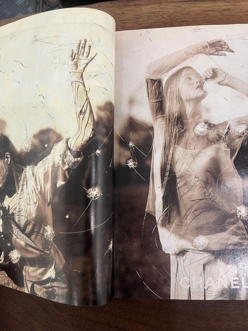 女性情報誌 Vogue Italia February 1999 colour issue