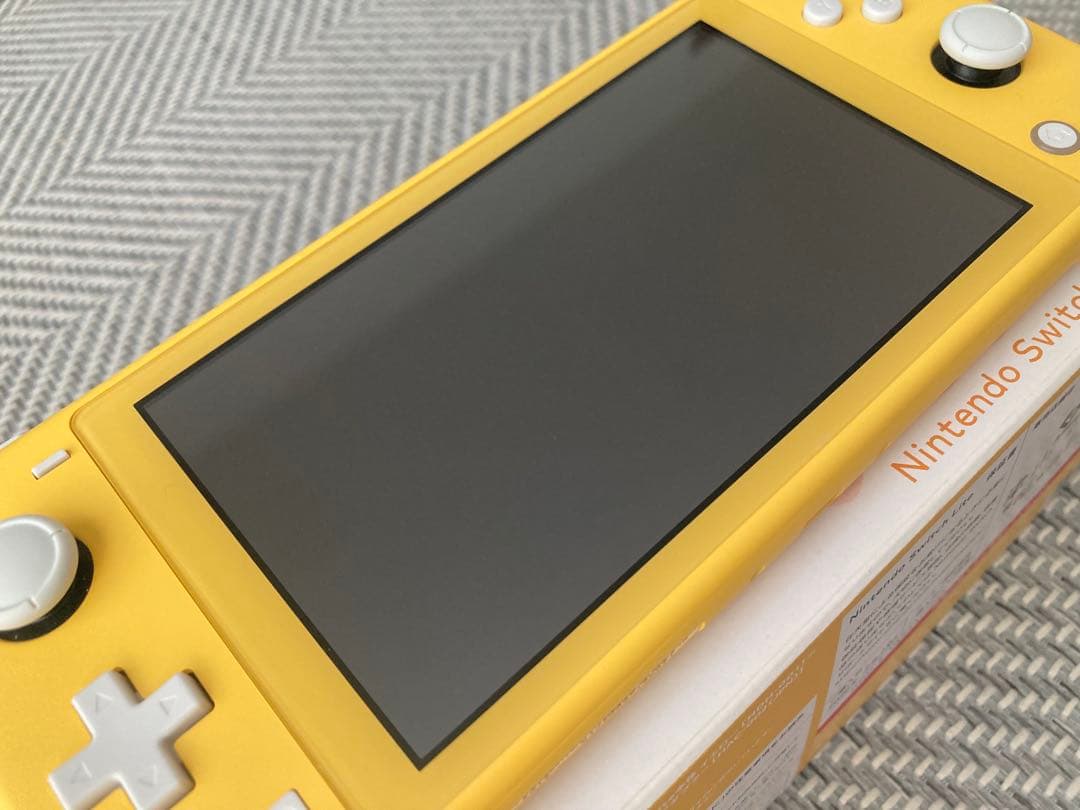 Nintendo Switch Lite イエロー　ケース付き