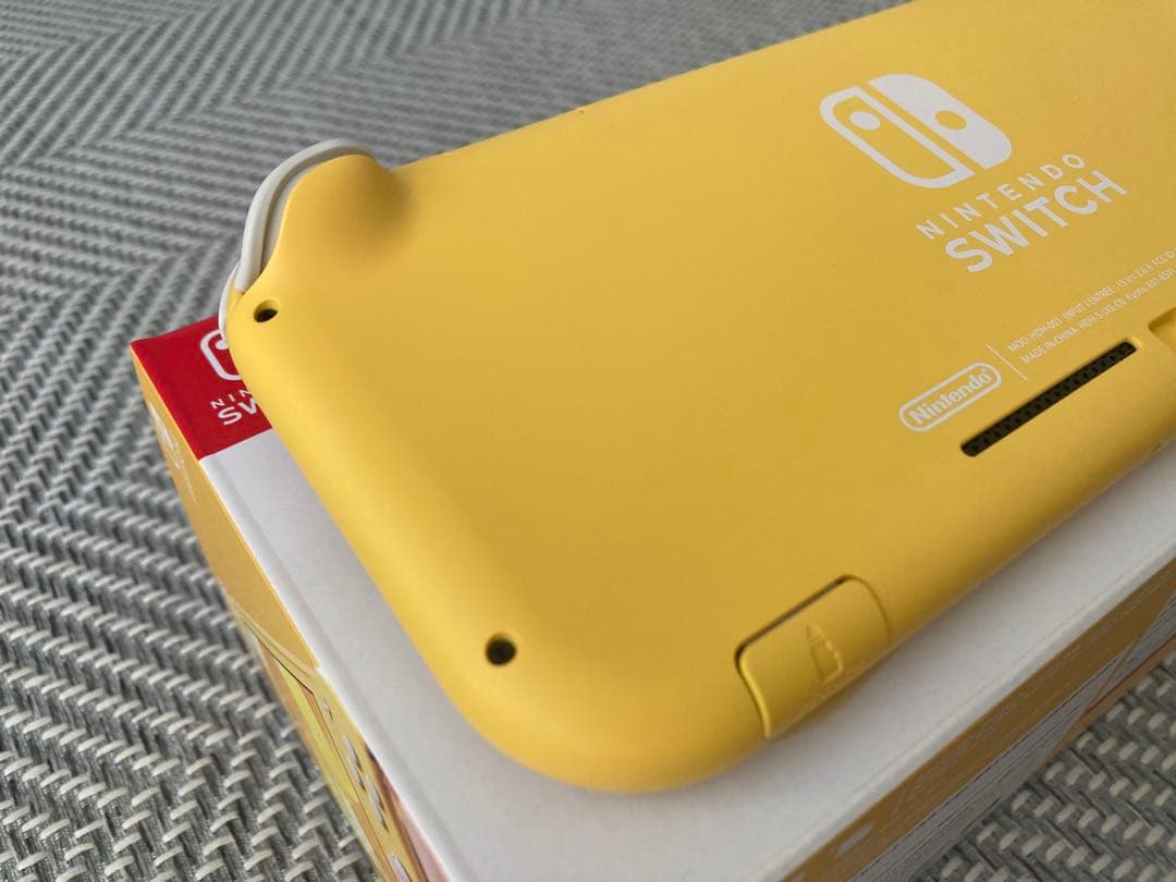 Nintendo Switch Lite イエロー　ケース付き