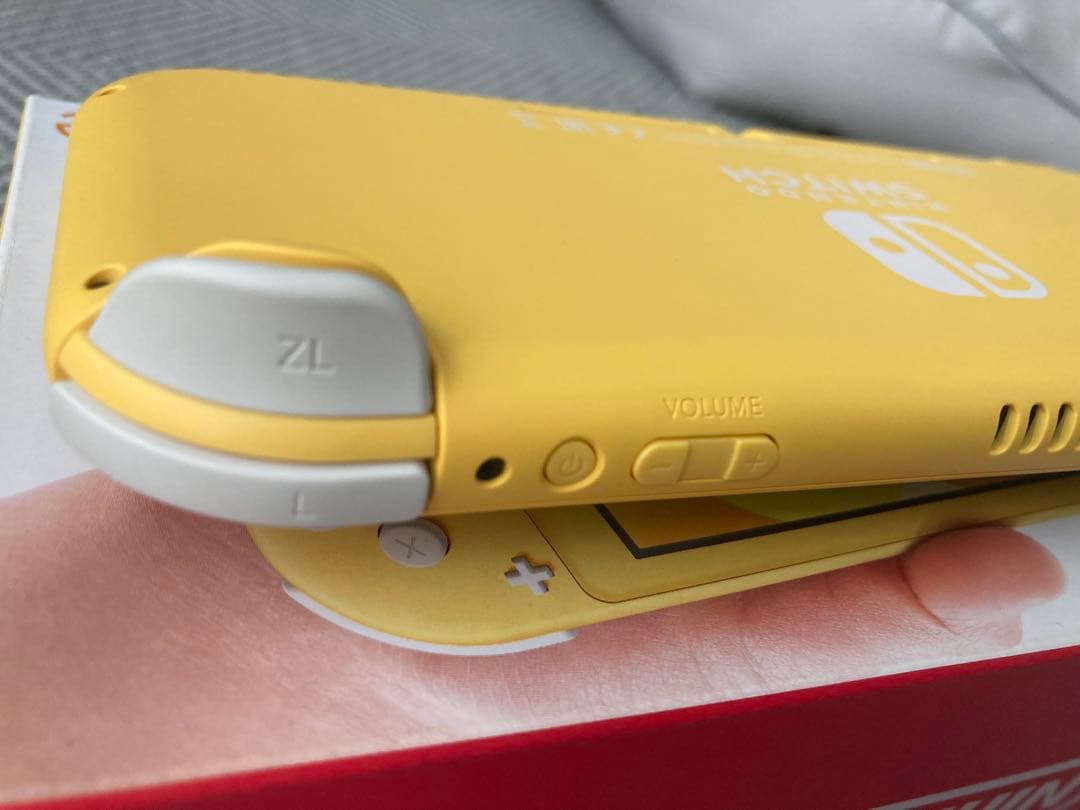 Nintendo Switch Lite イエロー　ケース付き